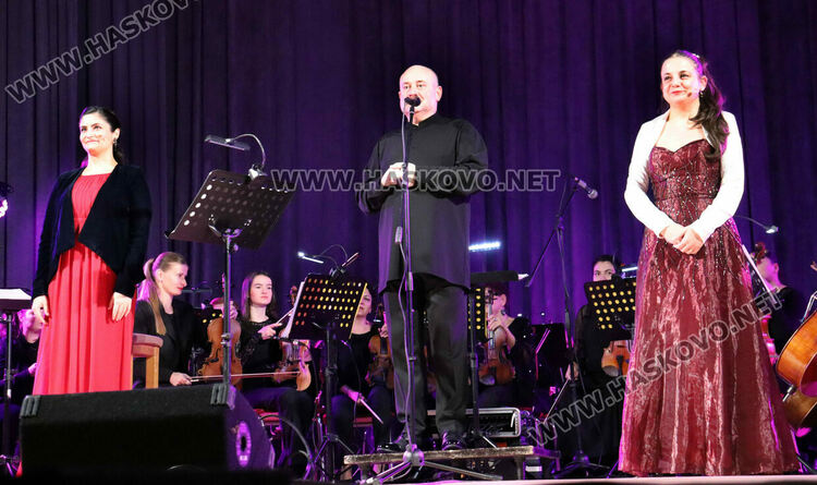 Васил Петров с празничен концерт в Хасково