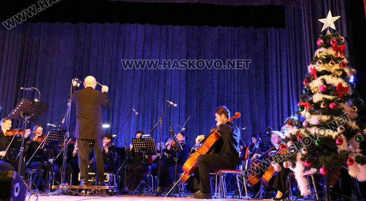 Васил Петров с празничен концерт в Хасково