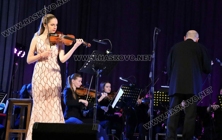 Васил Петров с празничен концерт в Хасково