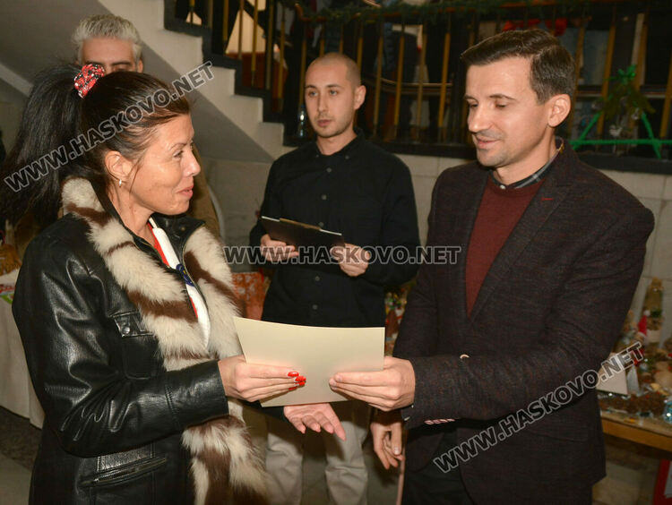 Рекорден брой участници в благотворителния базар за Дани в Областна администрация