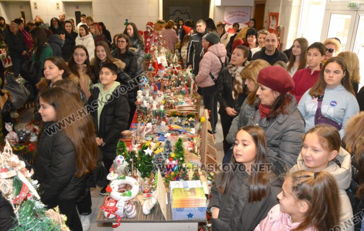 Рекорден брой участници в благотворителния базар за Дани в Областна администрация