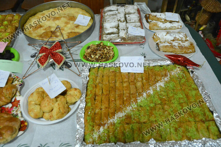 Тракийки с кулинарна изложба на Игнажден, посрещнаха добри гости