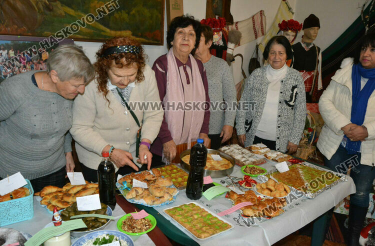 Тракийки с кулинарна изложба на Игнажден, посрещнаха добри гости