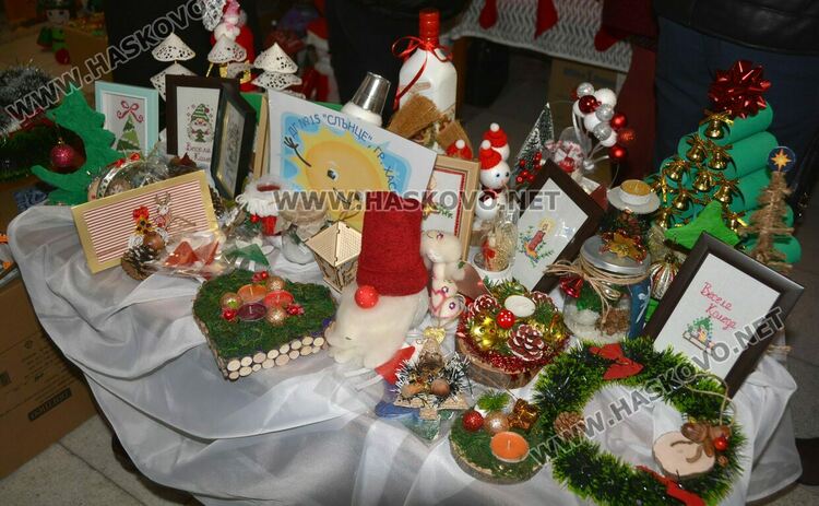 Рекорден брой участници в благотворителния базар за Дани в Областна администрация