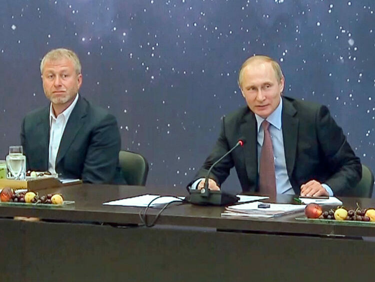 Абрамович често е наричан "касиера" на Путин