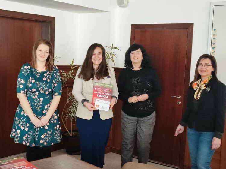 Отличиха победителите в общинския конкурс за коледна украса "Магията на Коледа"