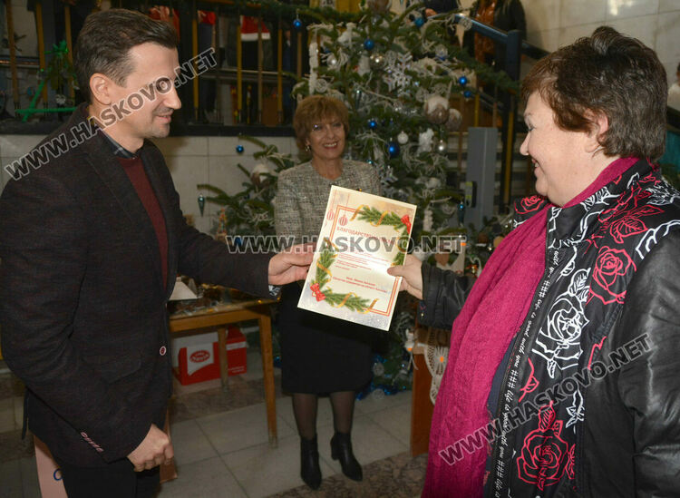 Рекорден брой участници в благотворителния базар за Дани в Областна администрация