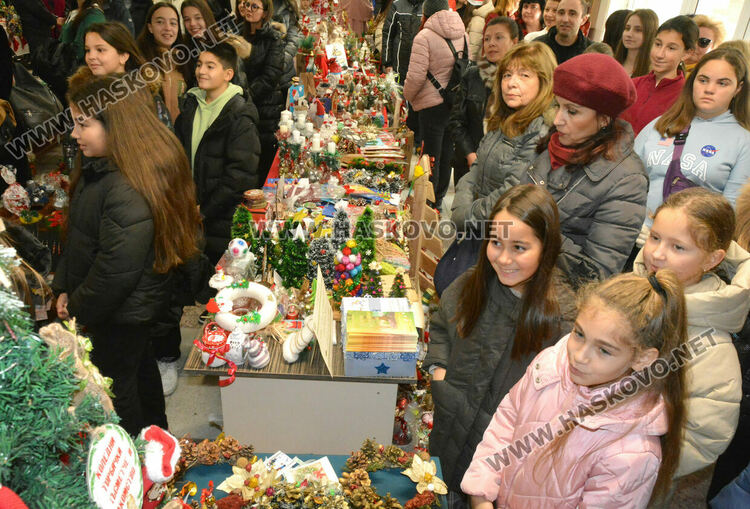 Рекорден брой участници в благотворителния базар за Дани в Областна администрация
