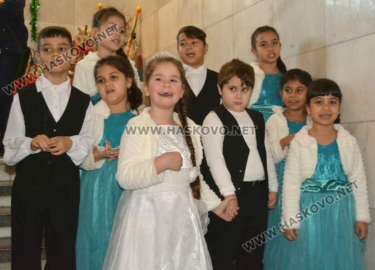 Рекорден брой участници в благотворителния базар за Дани в Областна администрация