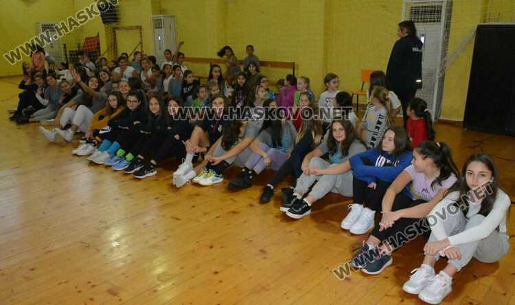 Хасковските хандбалисти приключиха годината тържествено и с подаръци