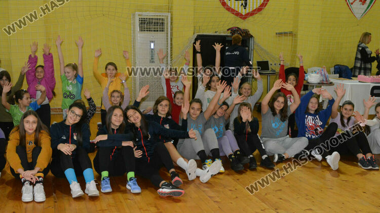 Хасковските хандбалисти приключиха годината тържествено и с подаръци
