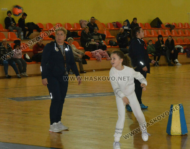 Хасковските хандбалисти приключиха годината тържествено и с подаръци