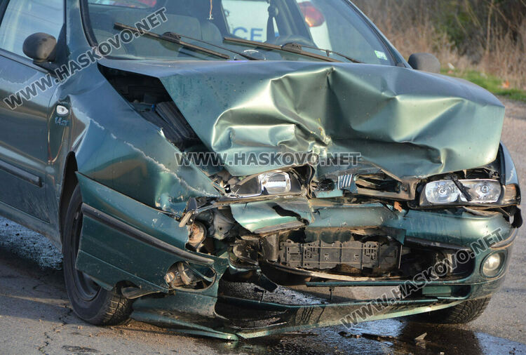 МВР: Водачът на Ладата не е спрял на „Стоп“ и е причинил катастрофата край Хасково