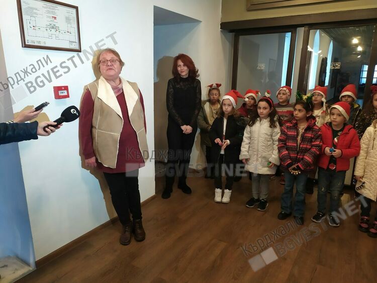 Вълшебни герои от приказките представят българските носии за малките кърджалийчета