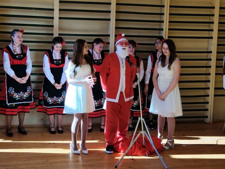 „Коледен буенек“ в гимназията по туризъм