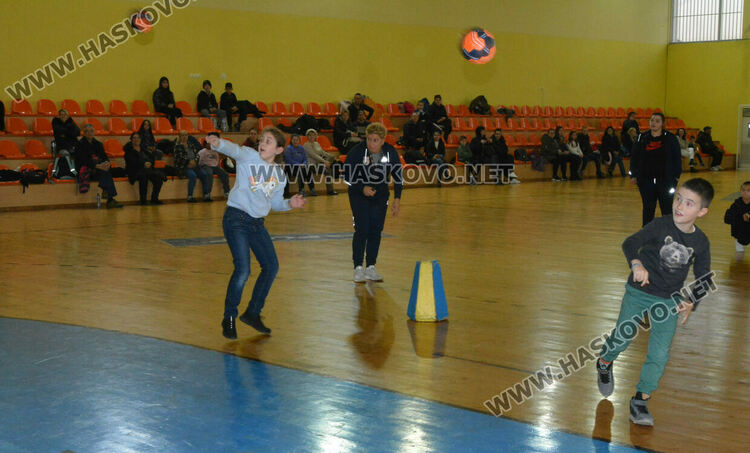 Хасковските хандбалисти приключиха годината тържествено и с подаръци