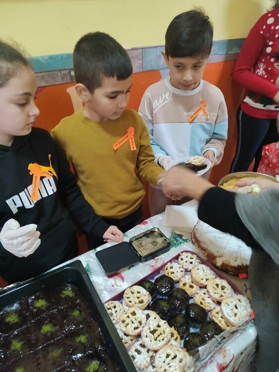 ОУ „Кирил и Методий“ в Конуш с благотворителен базар за Дани