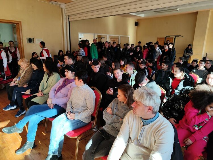 „Коледен буенек“ в гимназията по туризъм