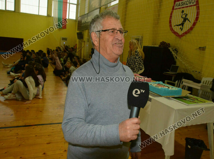 Хасковските хандбалисти приключиха годината тържествено и с подаръци