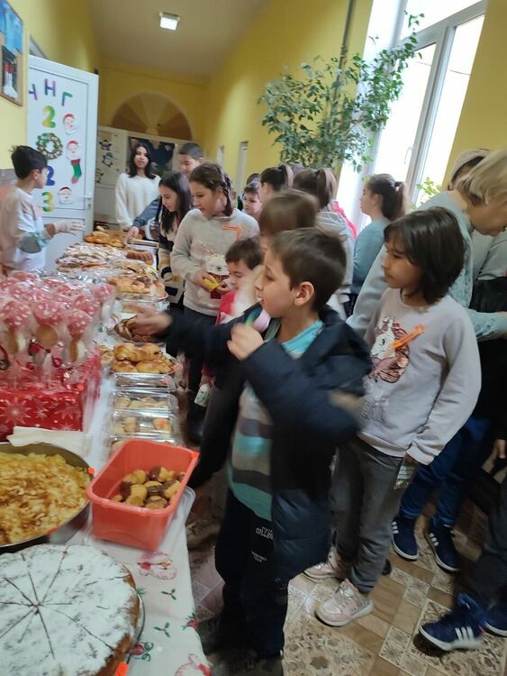 ОУ „Кирил и Методий“ в Конуш с благотворителен базар за Дани