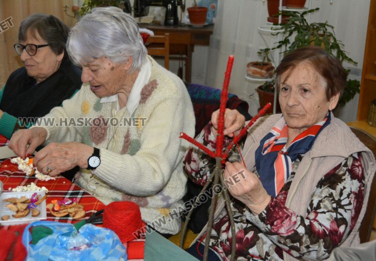 Със заветите на възрастните младите вървят към своето бъдеще