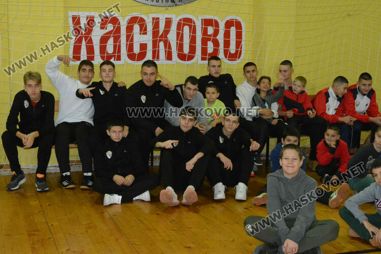 Хасковските хандбалисти приключиха годината тържествено и с подаръци