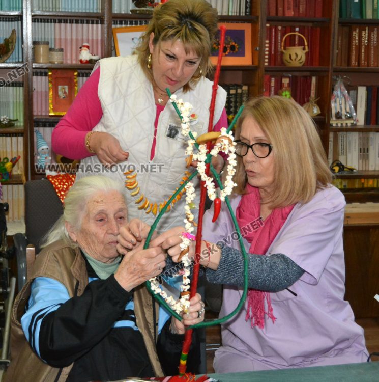 Със заветите на възрастните младите вървят към своето бъдеще