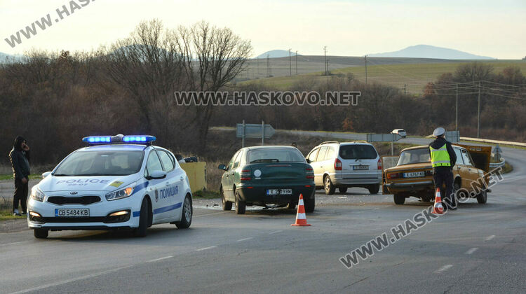 МВР: Водачът на Ладата не е спрял на „Стоп“ и е причинил катастрофата край Хасково