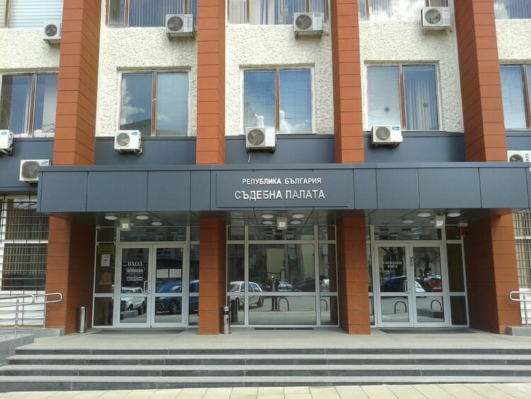 Пернишката прокуратура продължава работата си по установяване на причините за инцидента, при който загинаха трима млади мъже в Трънско