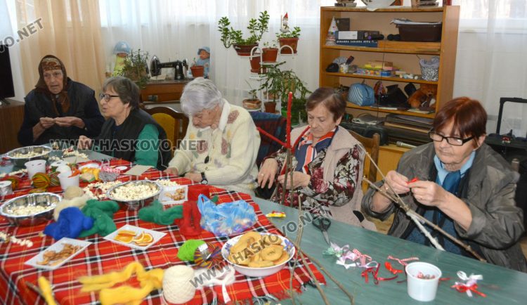Със заветите на възрастните младите вървят към своето бъдеще
