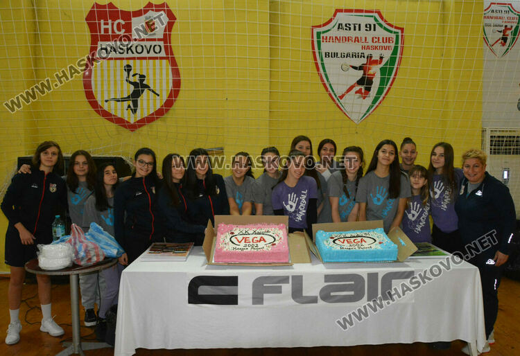 Хасковските хандбалисти приключиха годината тържествено и с подаръци