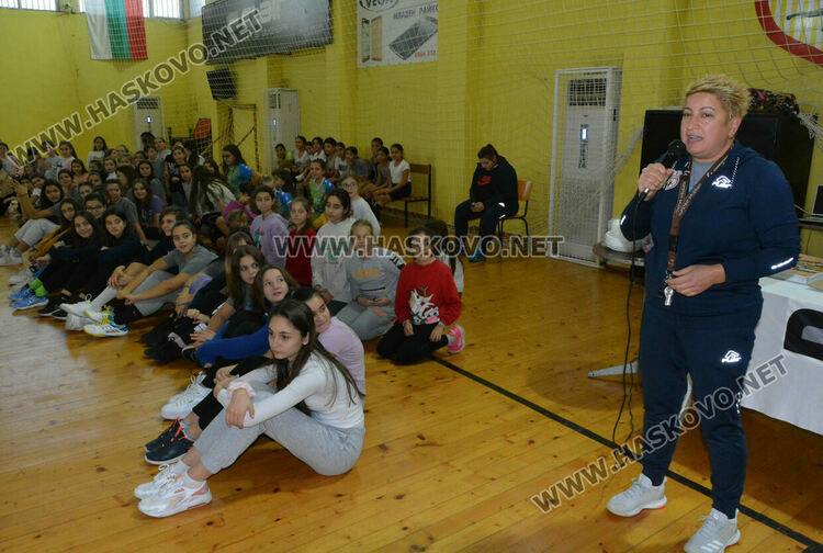 Хасковските хандбалисти приключиха годината тържествено и с подаръци