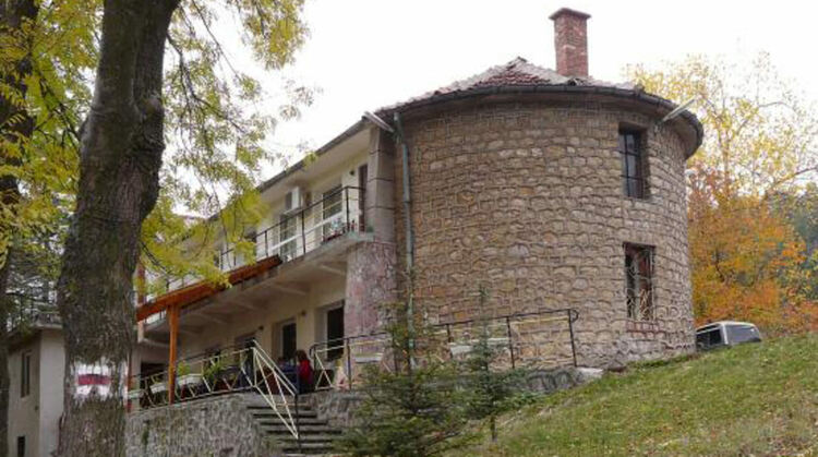 Община Радомир отдава на концесия хижа „Орлите“