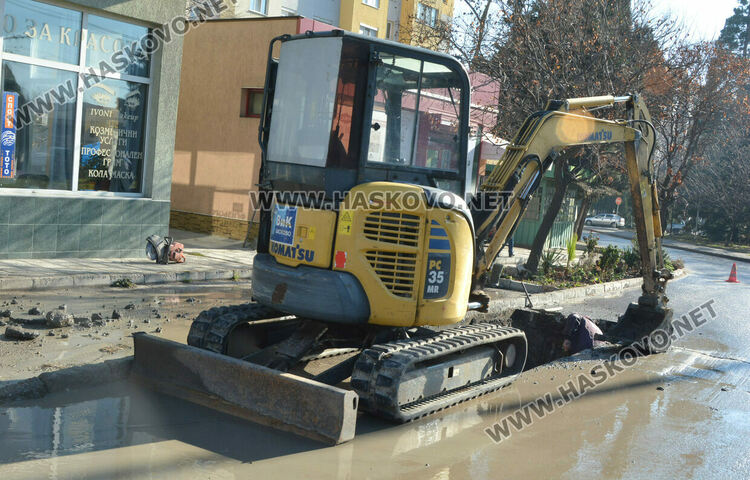 Нова авария по водопровода в „Орфей“ остави част от квартала без вода