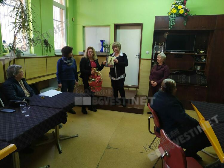 Кметът даде празничен обяд на хората с увреждания в Кърджали