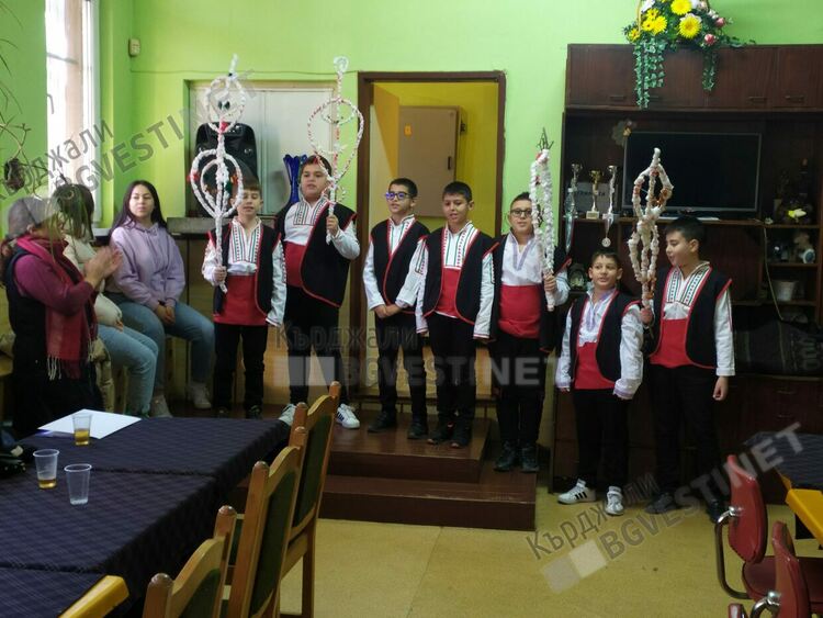 Кметът даде празничен обяд на хората с увреждания в Кърджали