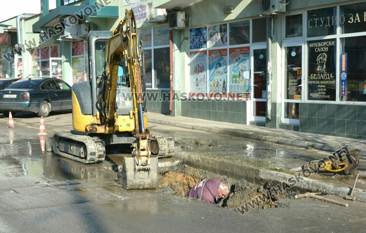 Нова авария по водопровода в „Орфей“ остави част от квартала без вода
