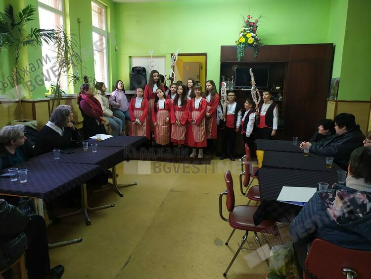 Кметът даде празничен обяд на хората с увреждания в Кърджали