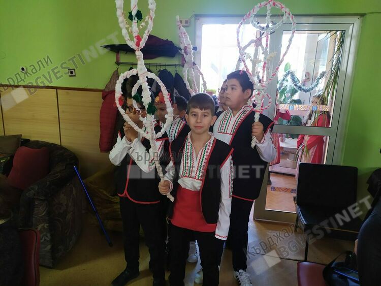 Кметът даде празничен обяд на хората с увреждания в Кърджали