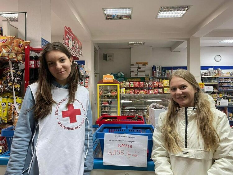 Доброволци на БМЧК в помощ на хората в нужда в Ардино