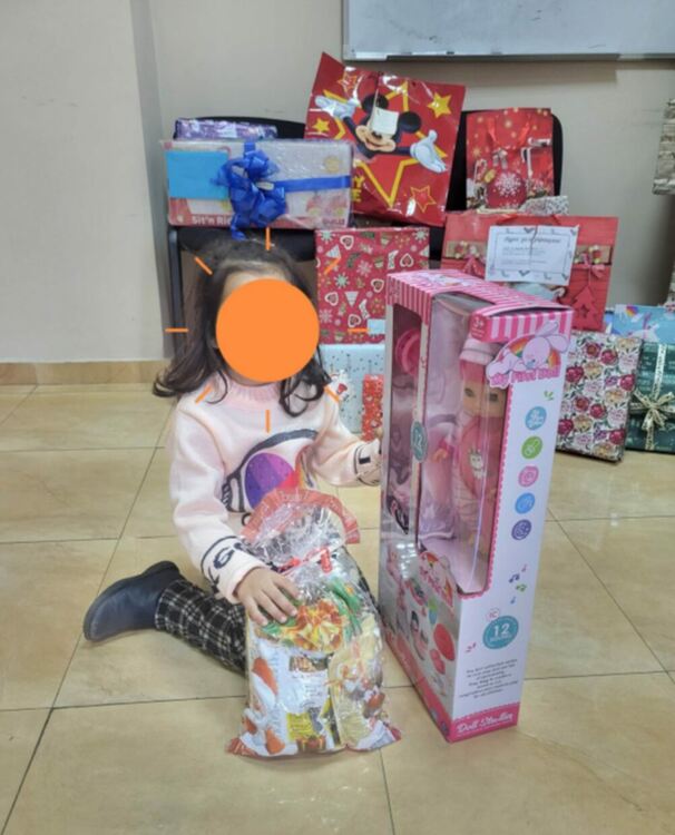 Подаръци получиха 98 деца от приемни семейства в област Хасково