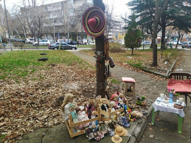 Уникални,  ръчно изработени кукли се предлагат за Коледа в Кърджали