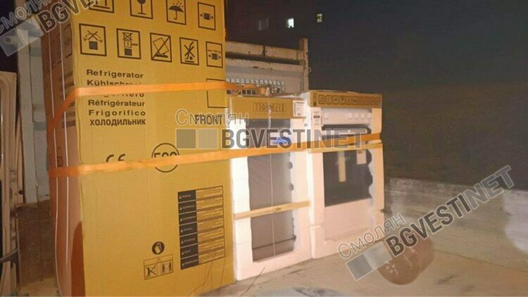 Ски-учител  се превърна в Дядо Коледа за семейството на двете братчета от Сивино, които ходеха километри пеш