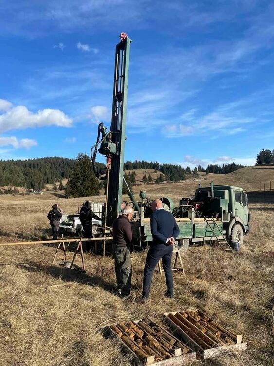 Сондират терена, на който ще се извиси 111-метровия пилон "Рожен"