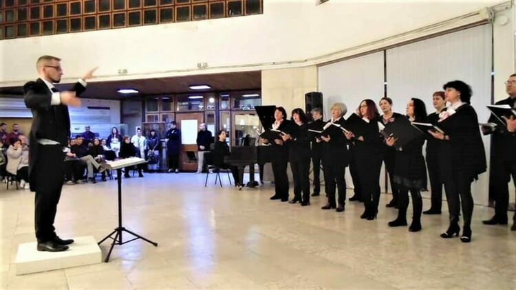 Хор „Родна песен“ записа Коледно послание