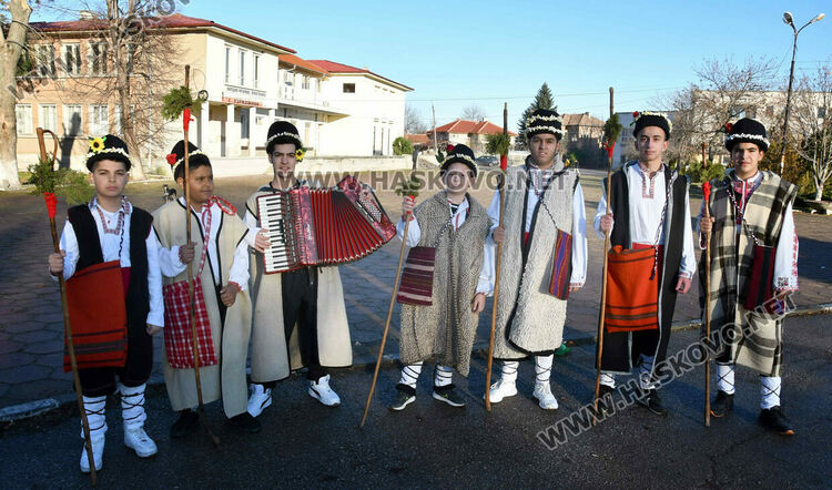 В Узунджово направиха възстановка на традиции и обичаи за Коледа