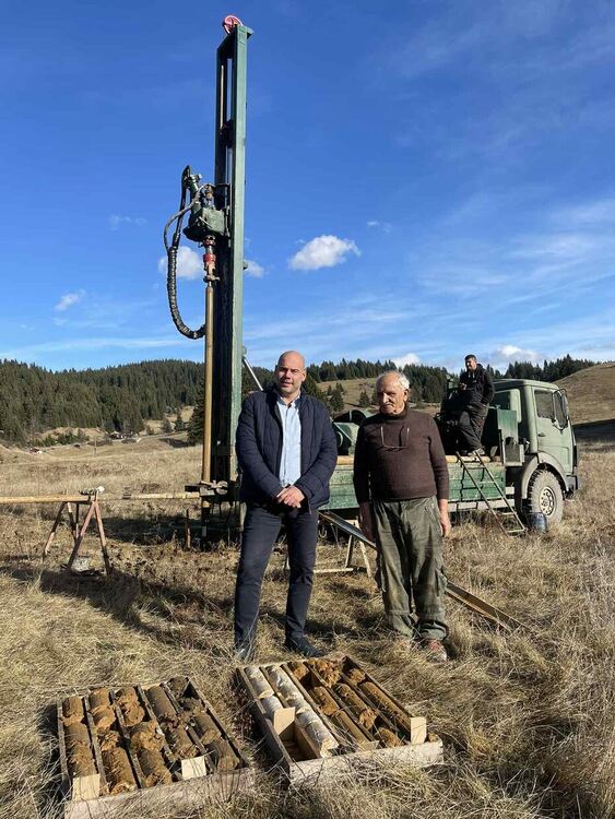 Сондират терена, на който ще се извиси 111-метровия пилон "Рожен"