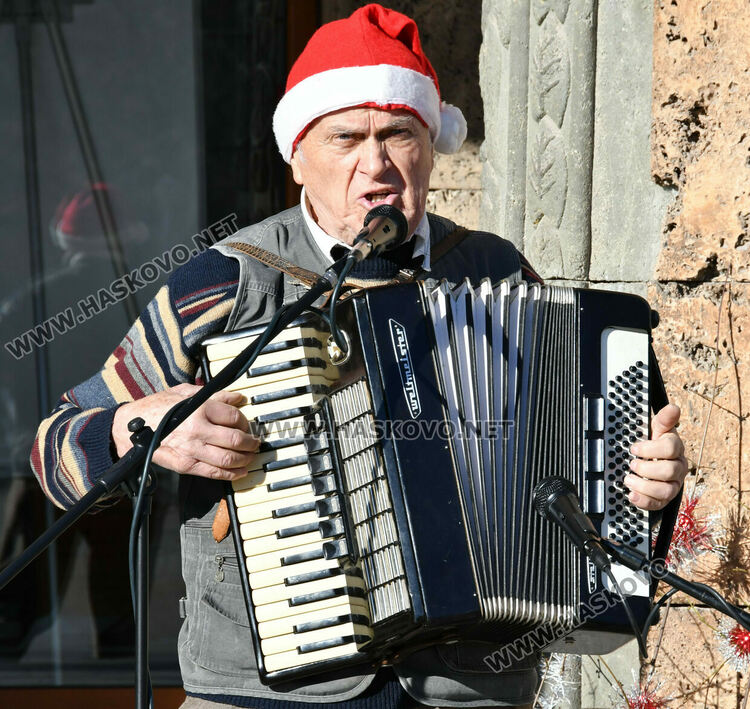 „Лотос бял“ с концерт на Коледа в Хасково