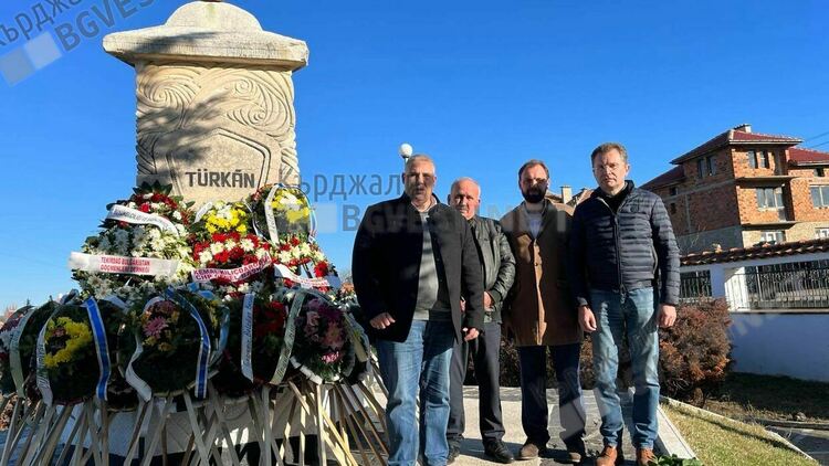 "Да България" почете жертвите на Възродителния процес, Мустафа Емин проведе молитвата за помен