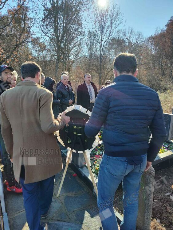 "Да България" почете жертвите на Възродителния процес, Мустафа Емин проведе молитвата за помен